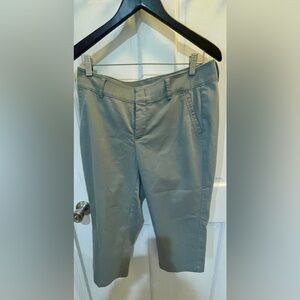 Dockers Gray Capris Sz 8 women's classic Pull on
